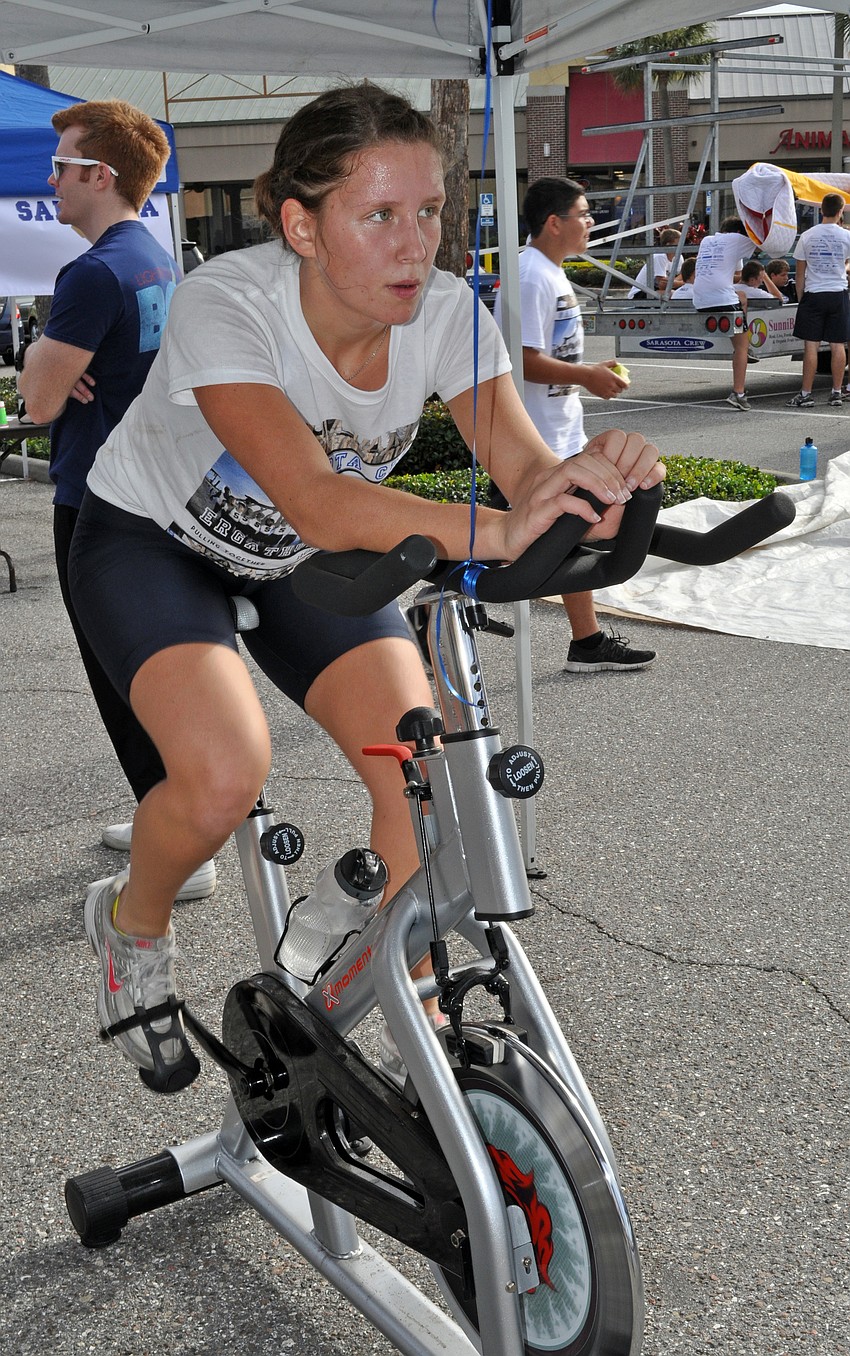 Riverview High junior Dale Main spent three hours biking due to an injury that kept her from rowing.