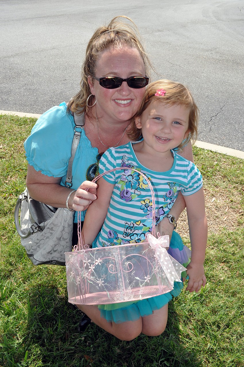 Lakewood Ranch resident Wendy Stambaugh and her four-year-old daughter Peyton strategized before the hunt.