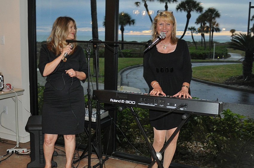 Sisters Act CiCi and FiFi Queen