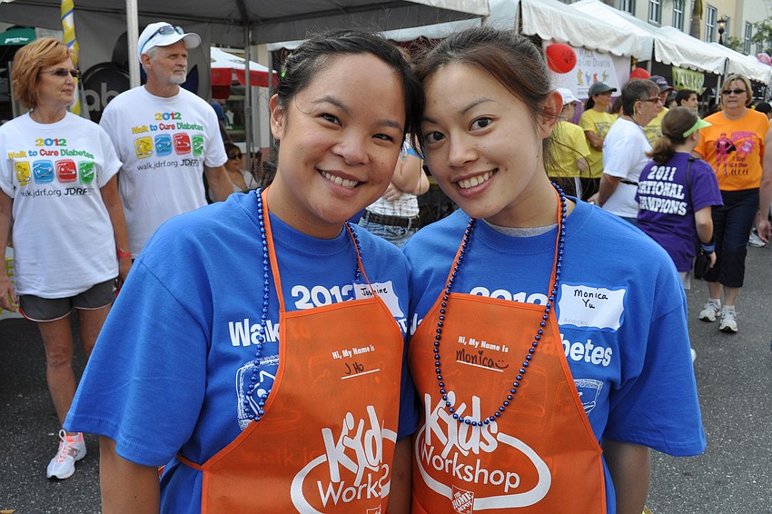 Jasmine Ho and Monica Yu passed out beads and encouraged attendees to become advocates for diabetes awareness.