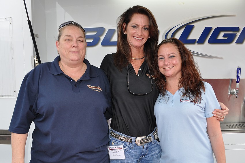 Tammy Gannon, Sheri Duncan and Maria Yantorno served beer.