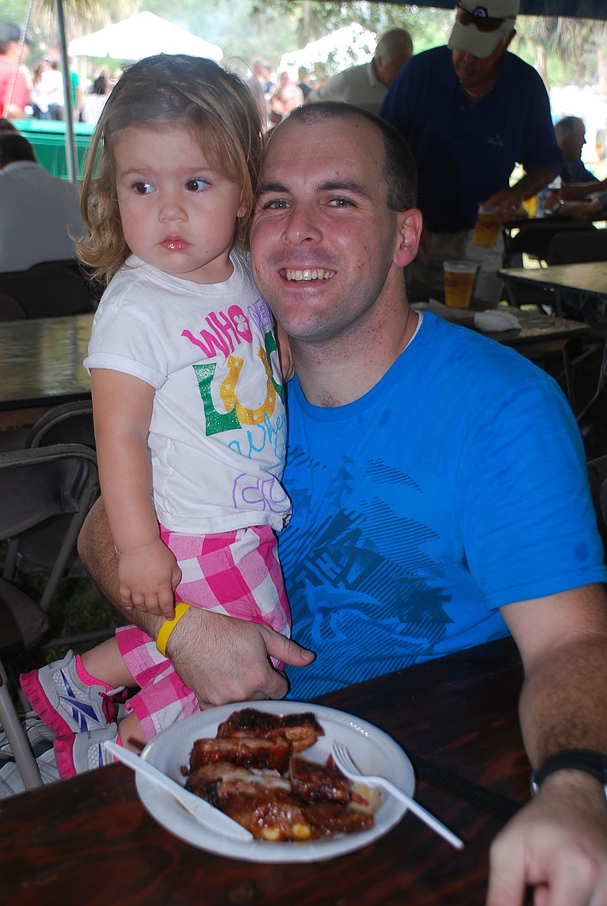 Rob and Peyton Odeh enjoying the ribs