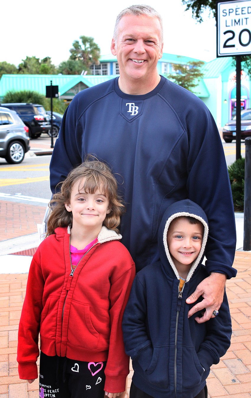 Roy Sprinkle with his twin children Kennady and Royce, 6