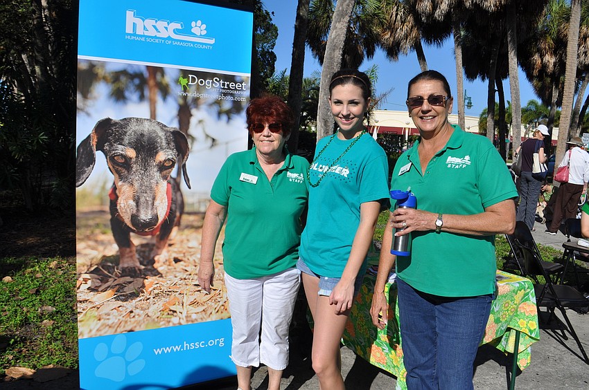 Volunteers Kate Franklin, Madison Chapman and Charlene Bing