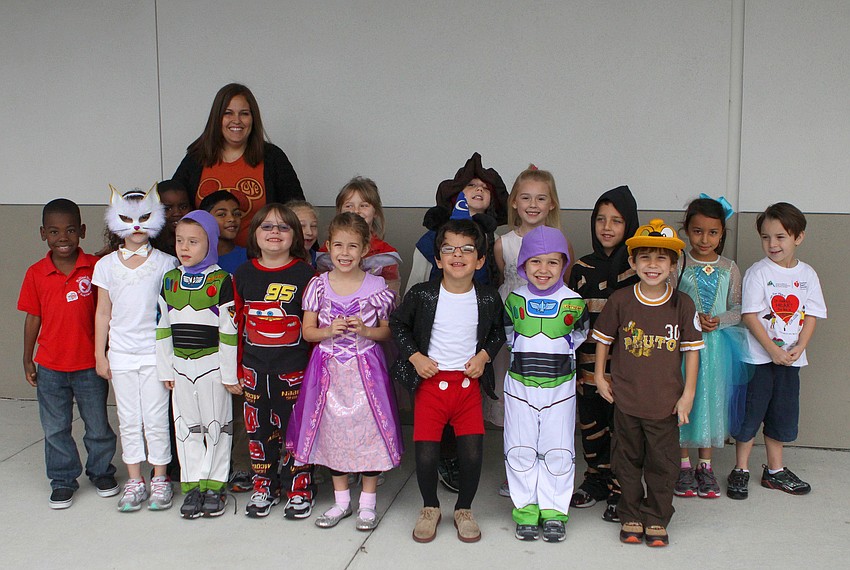 Mrs. Lona Sims and her Kindergarten class