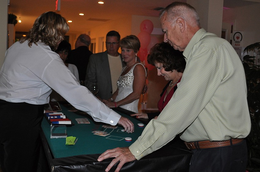 Dealer Lisa Borns, Bob and Beth Scheible ,and Debbie and Jim Rand