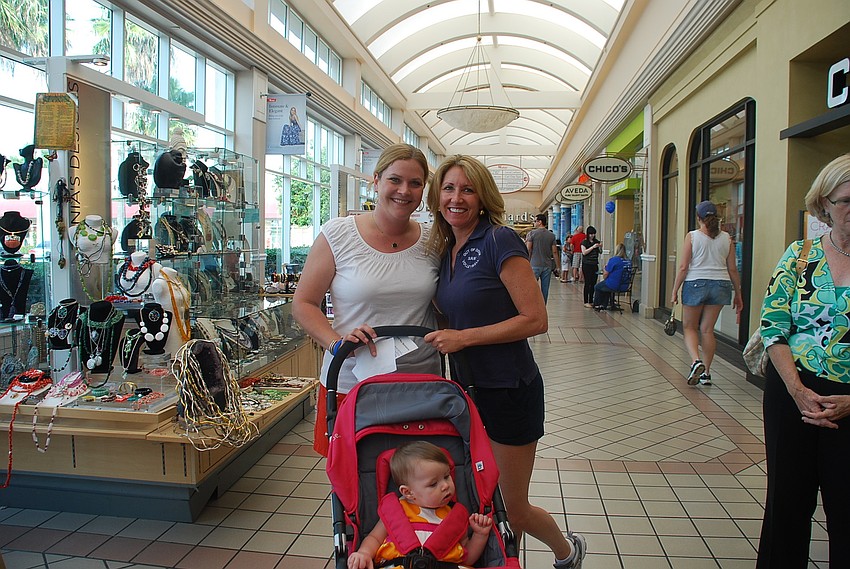 Knickole and Katherine Curtis with Scheryl Vierra