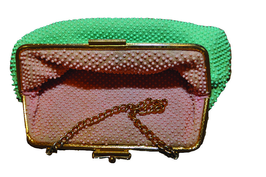 REVERSIBLE CLUTCH
<br><br>
â€œThis clutch is amazing because itâ€™s reversible and two of my favorite colors â€” baby pink and sea foam green.â€