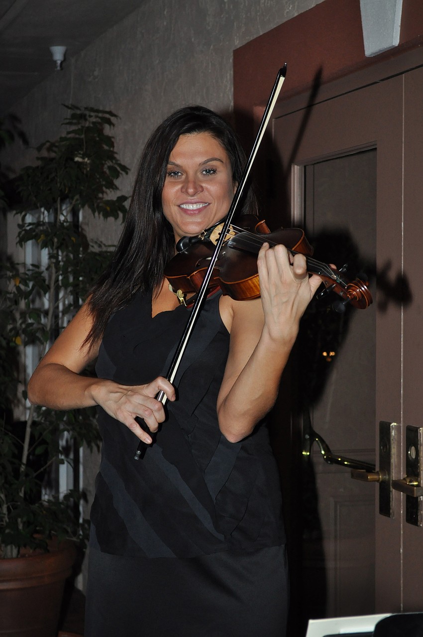 A violinist entertained guests in the courtyard.