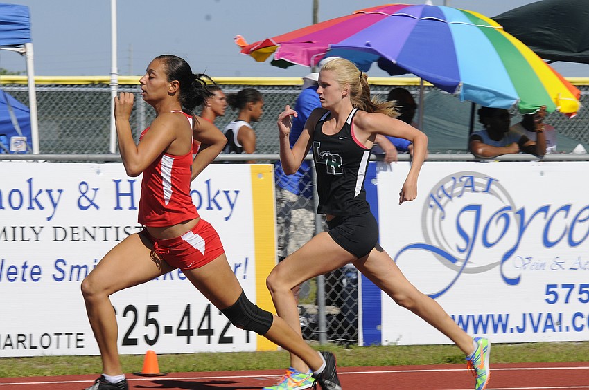 Lakewood Ranch junior Ashley Platt keeps pace during the first 200 meters of the 400-meter run.