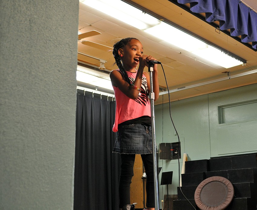 Shanear Shuler sang â€œDynamite.â€