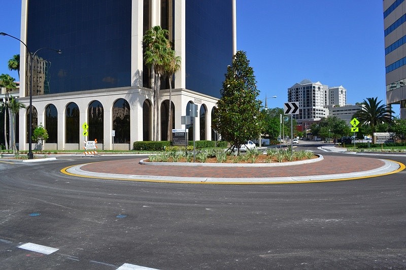 Traffic is now beginning to appear through  roundabouts on Ringling Boulevard at Pineapple Avenue and Palm Avenue this morning.