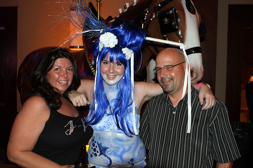 Rachel Rohn, center, poses with her parents Jodi Westgate and Kurt Rohn.