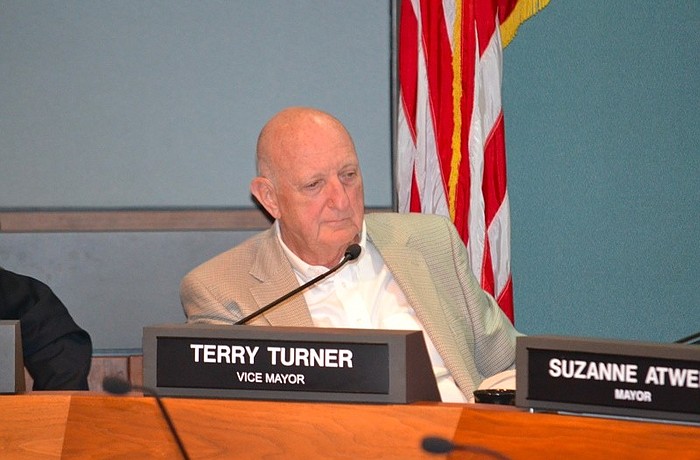 Sarasota City Commissioner Terry Turner suggested Tuesday the commission take another look at the city manager candidates they previously rejected.
