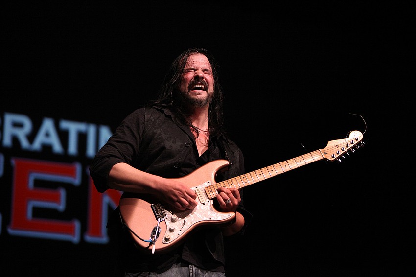 Lead guitarist Chris â€œFlashâ€ Gordon