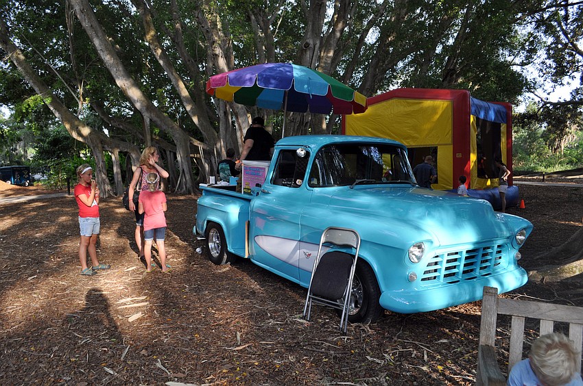Children cool down with ice cream in the children's area.