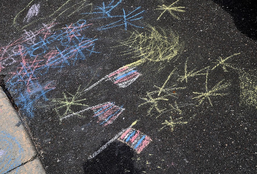Children drew fireworks and flags with chalk on the streets.