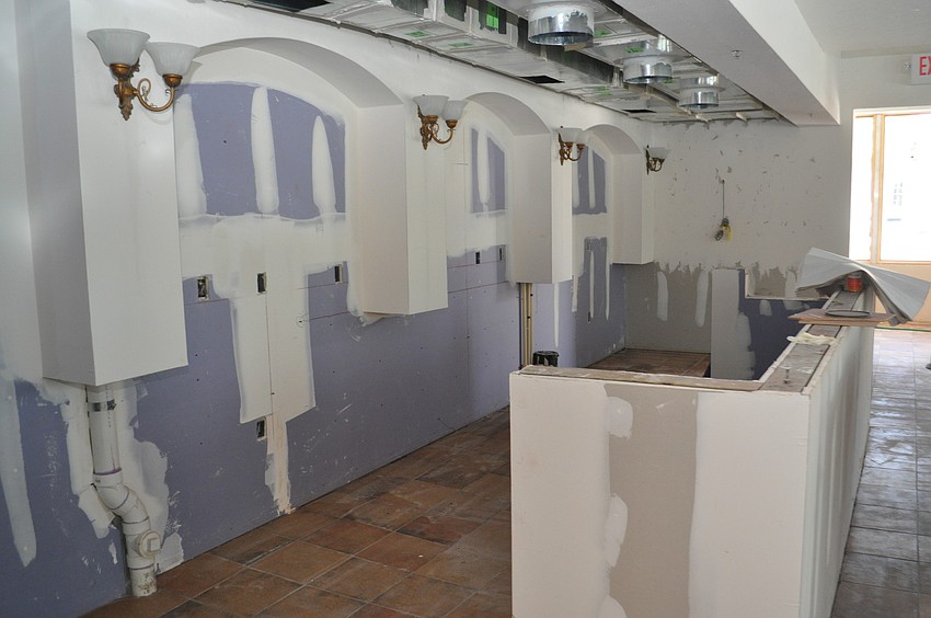 There will be a full-service bar in the lobby.