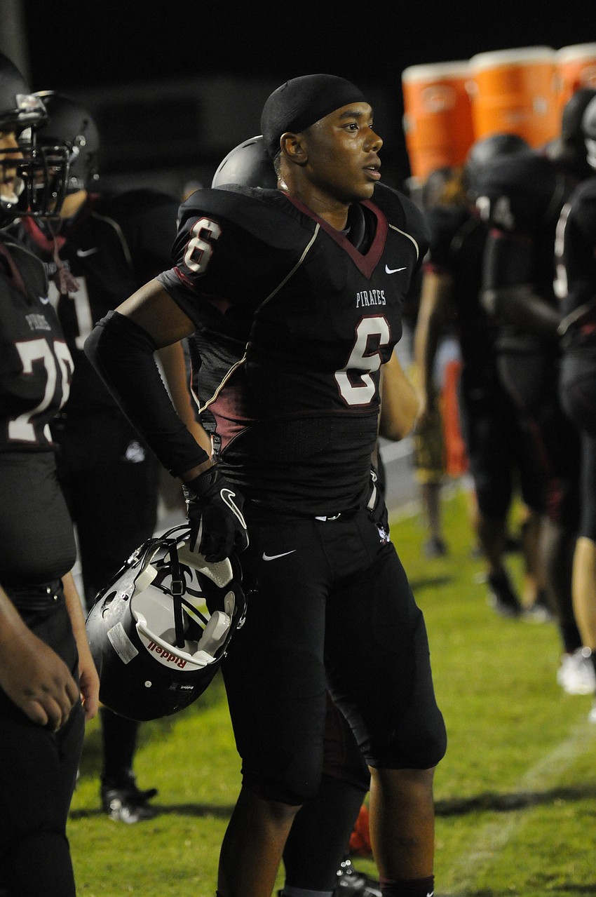 Sophomore Curtis Govan looks on as his teammates hold on for a 20-12 victory.