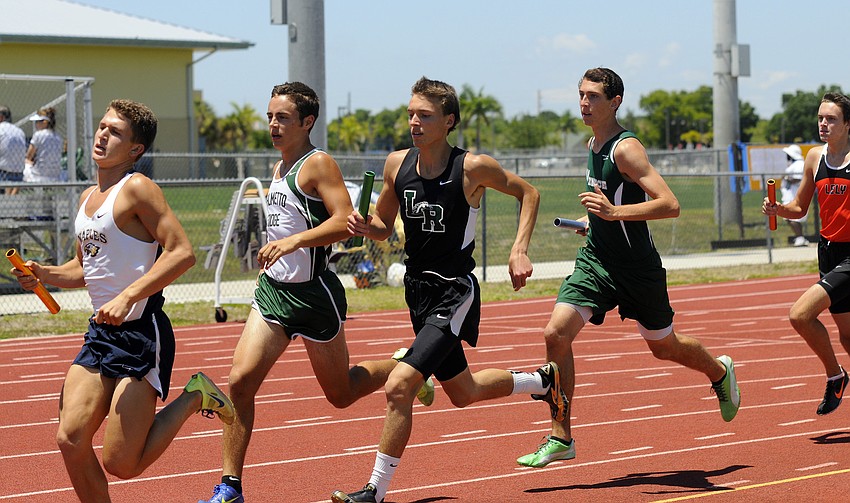 Lakewood Ranch junior Quintin Wampler keeps pace during the first leg of the boys 4x800 relay.
