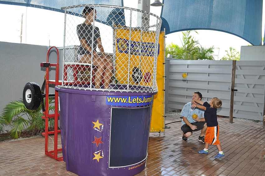 Cody Schrader tries to dunk Mackenzie Russell