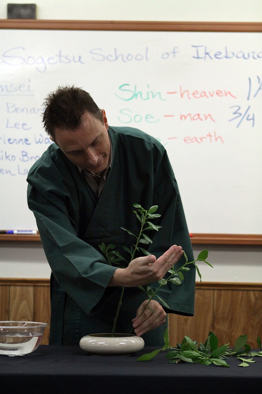Sensei Gil Lee talks about the importance of triangles in Ikebana arrangements.