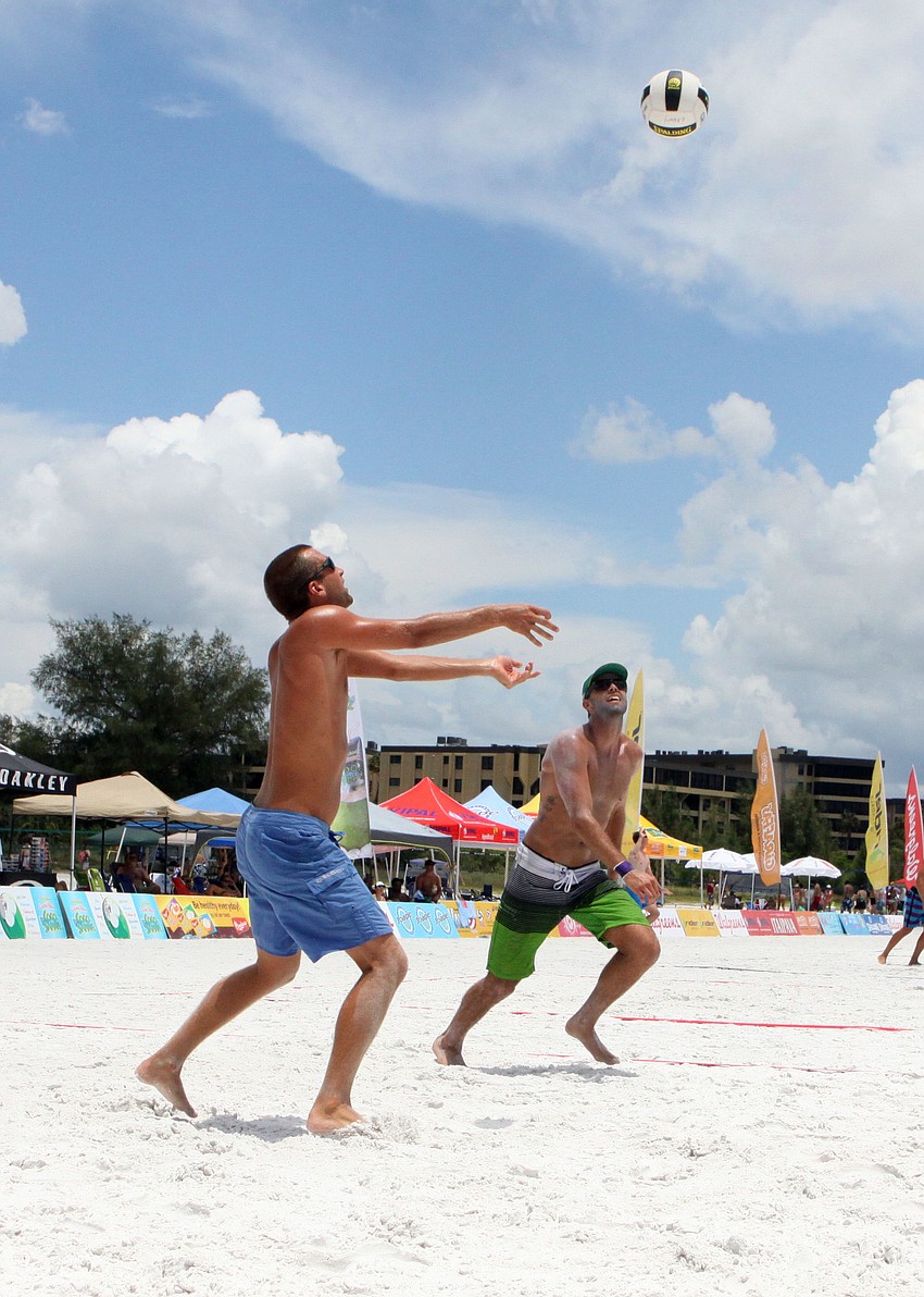 Kent Ammons sets Diogo Sousa for a spike.