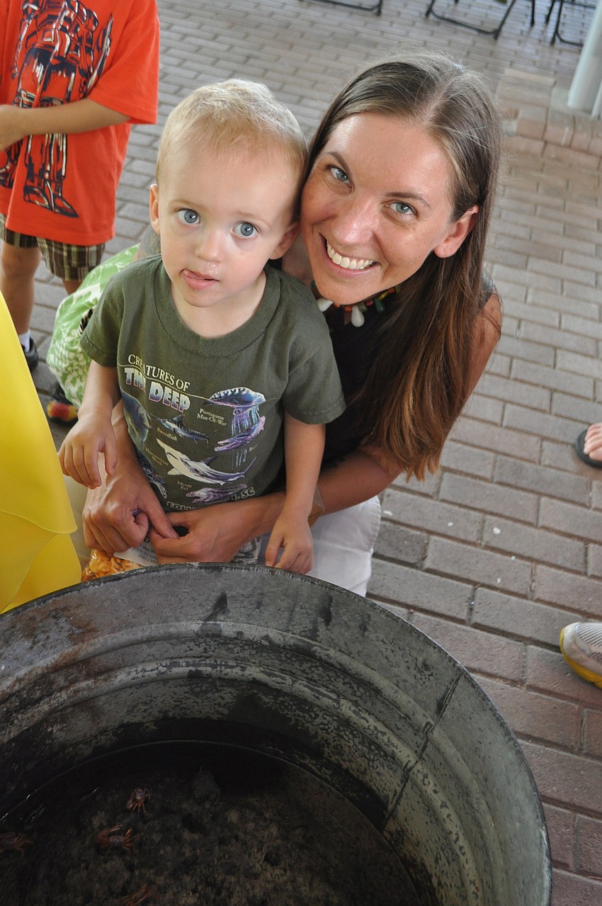 Emmett and Julie Kanapaux look at crabs