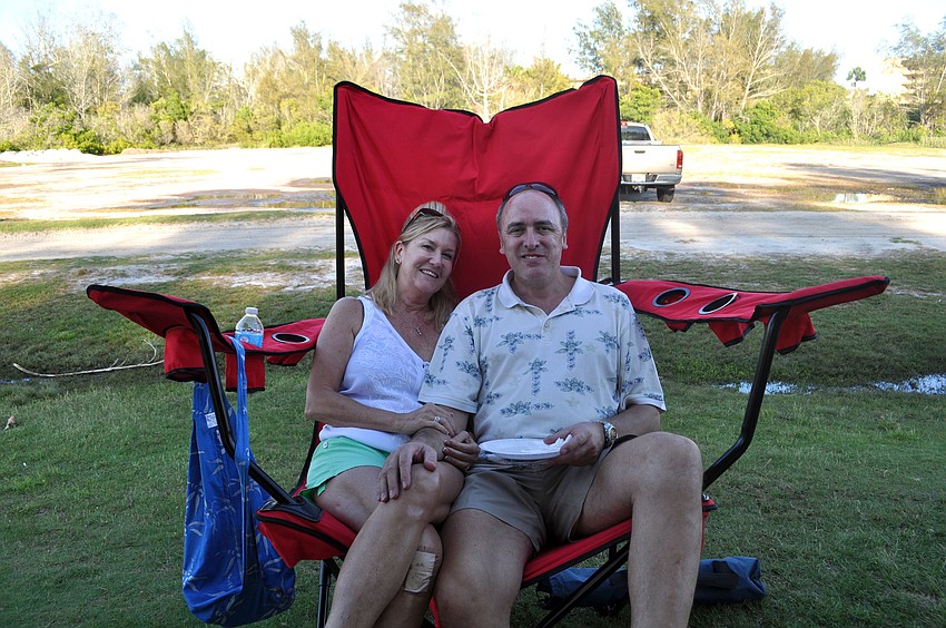 Gerard and Jeanne Ezcurra take a break from the tournament in their oversized lawn chair.