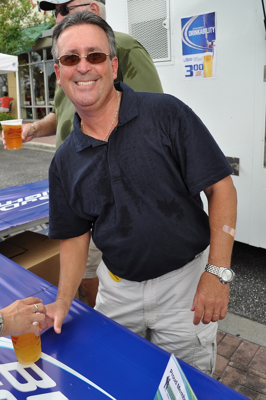 The Lakewood Ranch Business Alliance's Marc Simms served beer.