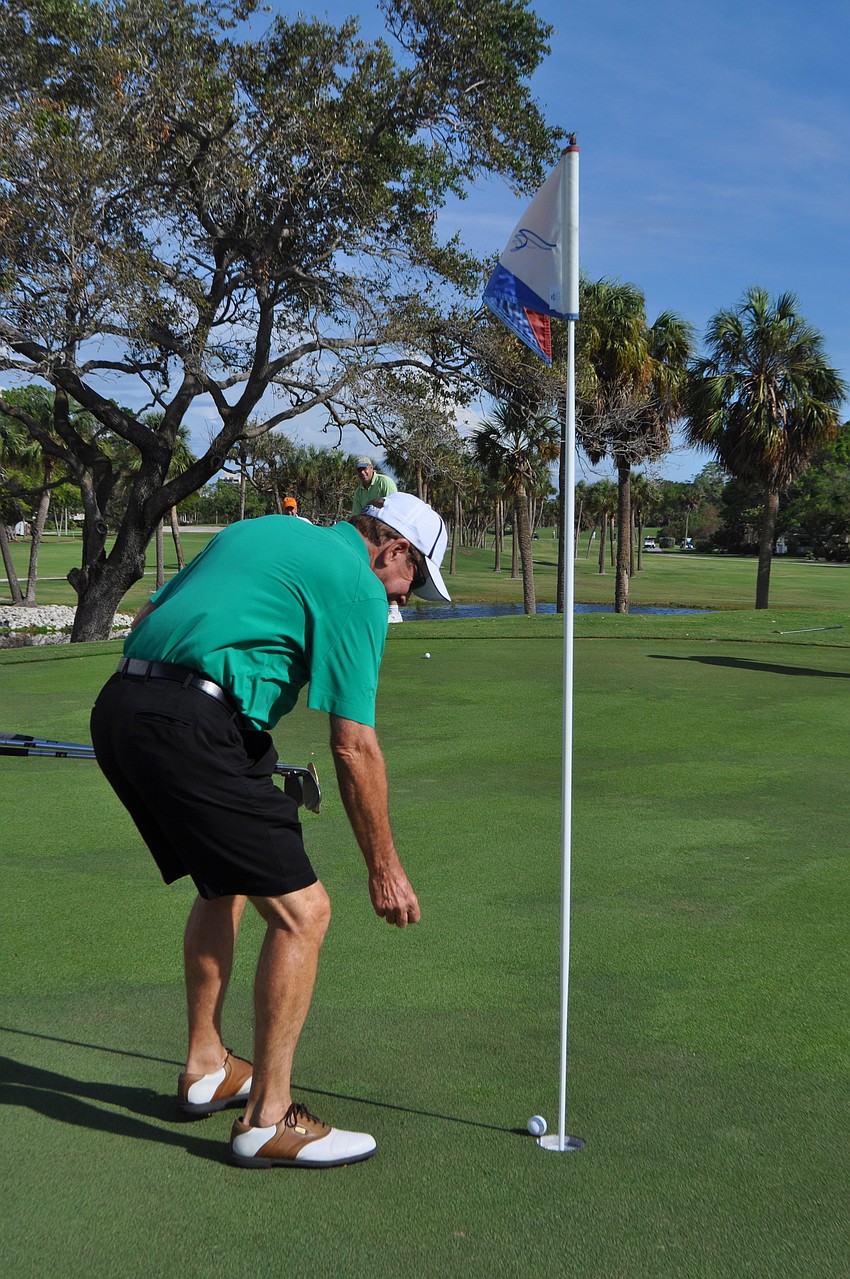 Bill Deskusâ€™ ball stops right before falling into the hole.