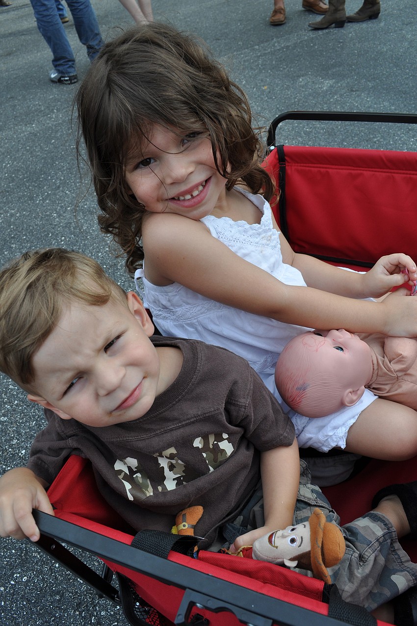 Adrian and Arianna Liemann enjoyed a wagon ride.