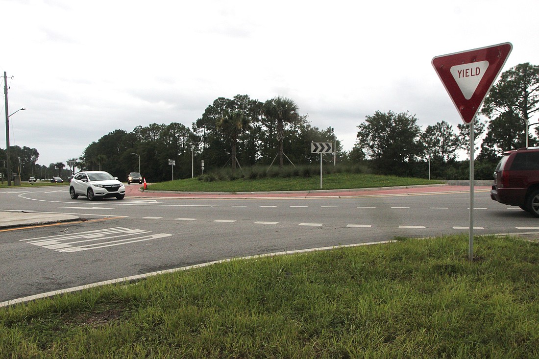 The roundabout at U.S. 1 and Old Dixie Highway. Photo by Jonathan Simmons