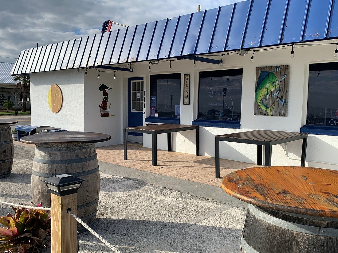 The Hang Ten restaurant after its closure. Photo by Jonathan Simmons