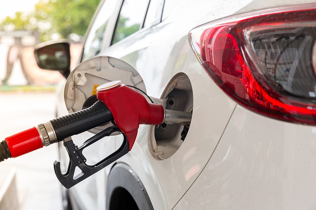 AAA Plunge in oil prices causes gas prices to drop Observer Local