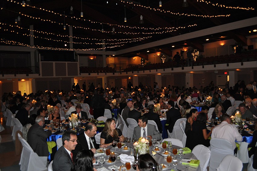 The 450 guests that attended the event enjoy their dinner.