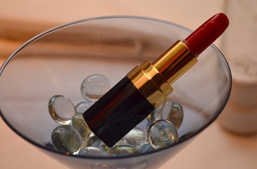 Lipstick martini decor