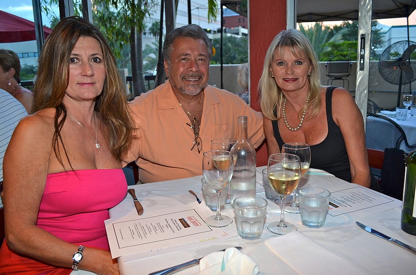 Stephanie and Gary McCulloch with Ramona Glanz