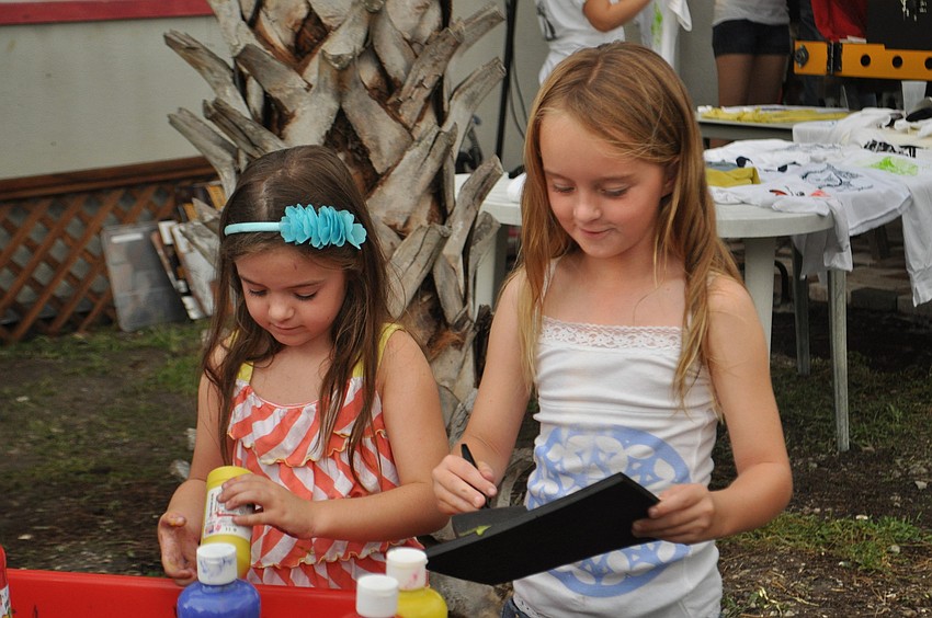 Luci Perales and Hannah Farley make a screen-printed craft