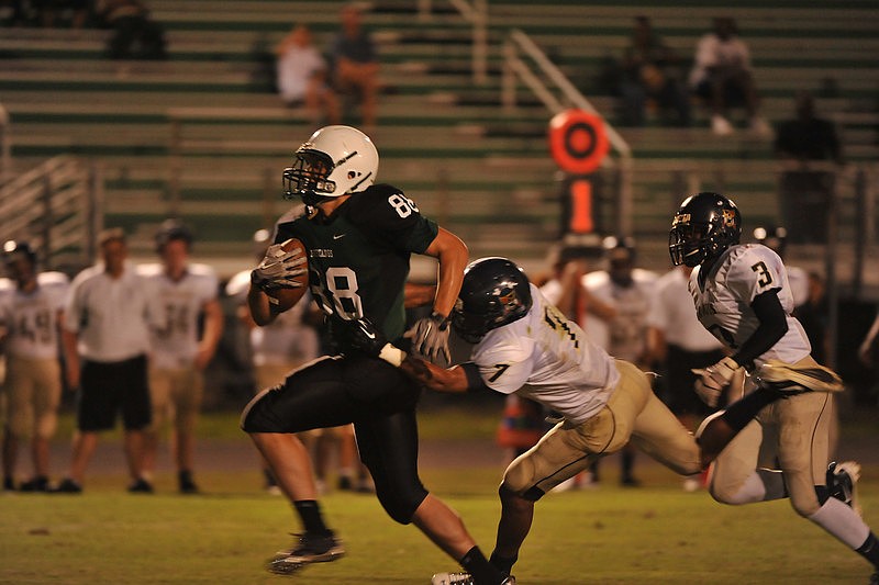 Junior tight end Wyatt McLeod hauled in a 50-yard touchdown pass in the second quarter. Photos courtesy of Tom Hubbard.