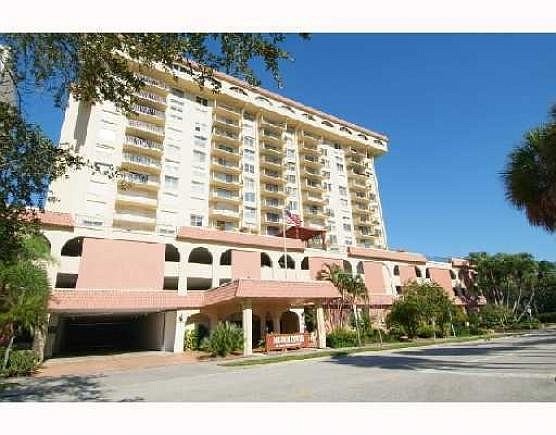 The 117-unit downtown condominium building was evacuated two years ago because of a faulty fourth-floor concrete slab.