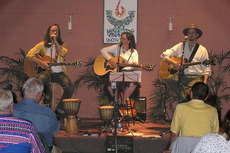 Glen Roethel, Hillary Foxsong and Stuart Markus, members of the Long Island-based folk-rock group, Gathering Time, will perform favorites from the Ã¢â‚¬Ëœ60s and Ã¢â‚¬Ëœ70s, as well as a few of their own pieces, at Temple Beth Israel Wednesday, Jan. 23.