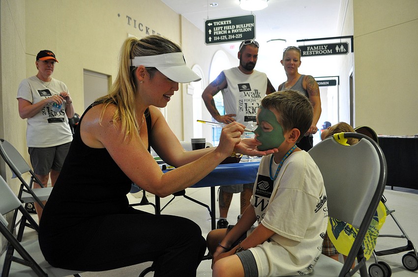 Nathaniel Lee gets his face painted.