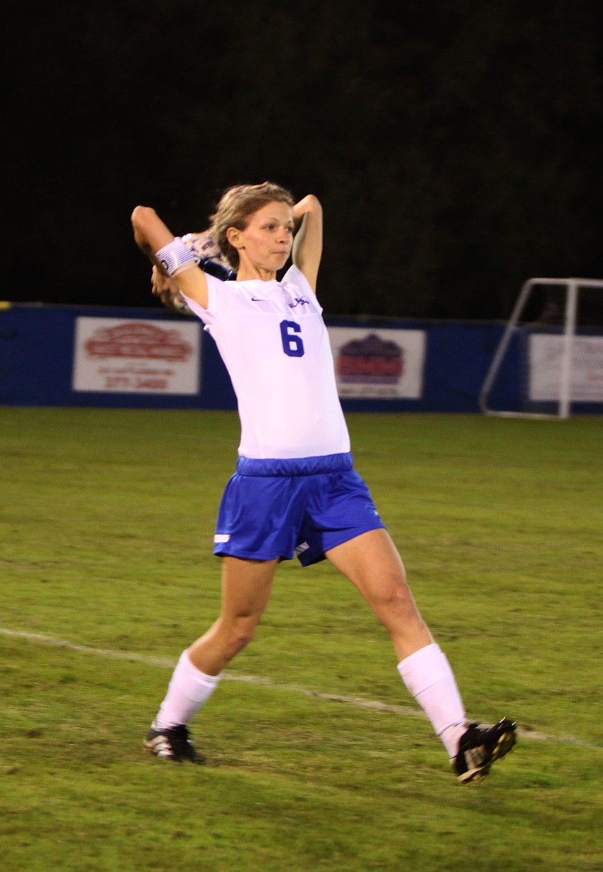 Sarasota Christianâ€™s Danielle Buncik, No. 6, throws the ball in.