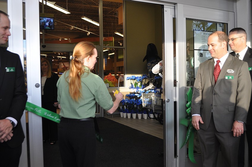 Tina Nohmer, a 28-year Publix associate, cut the ribbon to celebrate the new storeâ€™s opening.