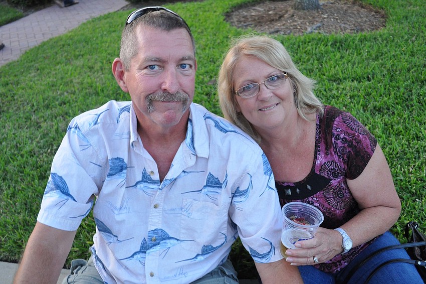 Steve and Pam Pontious enjoyed the live music.