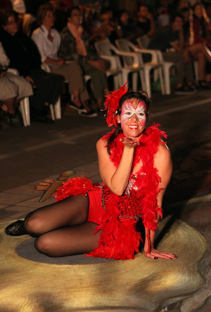 Mary Richardson blows kisses to the crowd