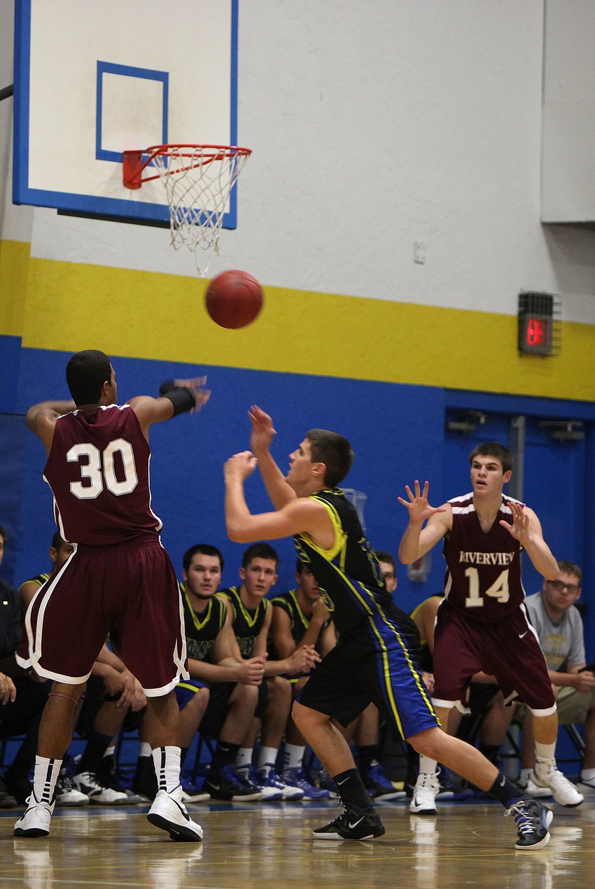 Austin Walker, No. 30, passes the ball to Vic Sinopoli, No. 14.