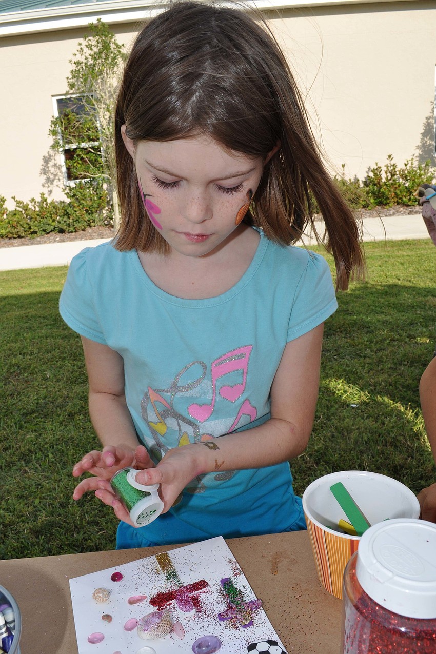 Rachel Manders, 9, decorated a bag.