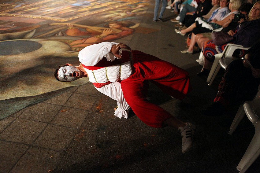 Ben Howe entertains the crowd with his moves prior the show.